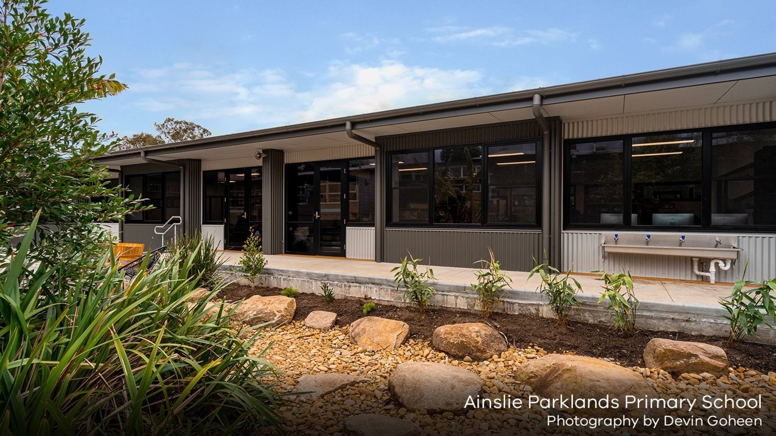 Photography of a new architect-designed modular building to Ainslie Parklands Primary School to replace Block A