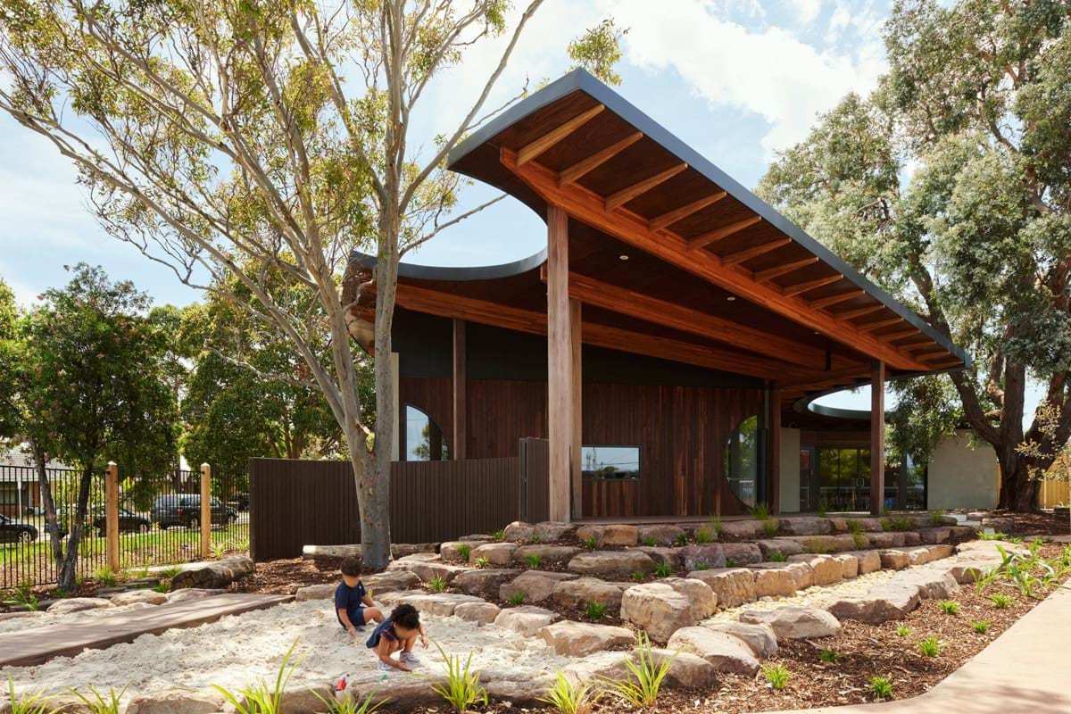 Photo of the centre and outdoor play area