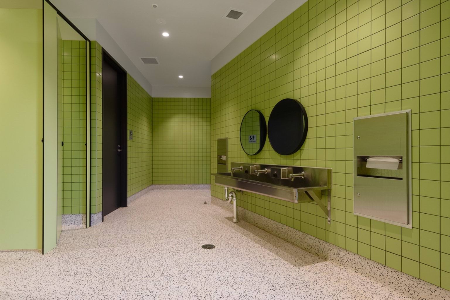 Thornhill Park Primary School - new school, Completed school - toilets